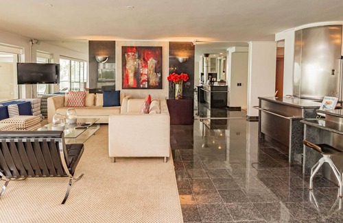 Clifton Apartment | Stunning Three Bedroom Clifton Apartment on the Watersedge (Clifton Rocks)