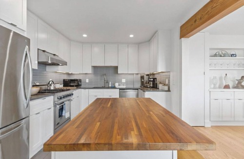 Uptown Brisbane House | Stunning Views by the Bay 2BR