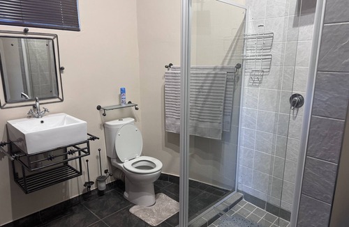 Rustenburg House | Stylish 1 Bedroom place