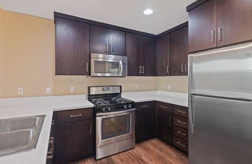 Pilgrim - Triton Condo | Stylish 1BR Plaza Residence with Pool
