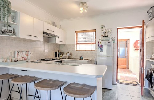 Hermanus Apartment | Stylish 2 bed apartment in Hermanus