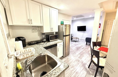 Burbank House | Stylish 2BR/2BA Retreat - SJC Downtown&Santana Row- Ideal for Travelers
