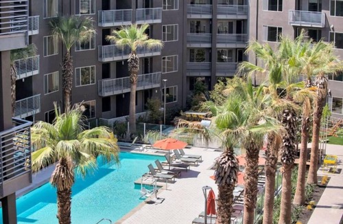Fremont Condo | Stylish 2BR Condo w Pool & Fire Pit – Aya Apartments