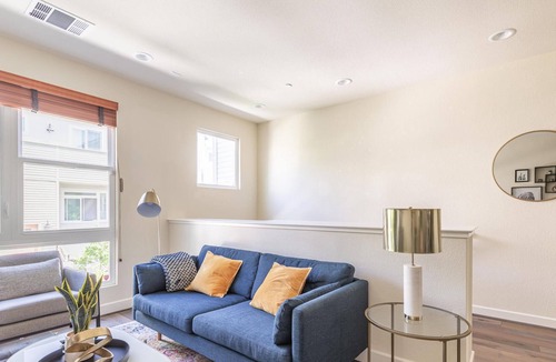 Hillsdale House | Stylish 2BR House in San Mateo with Garage