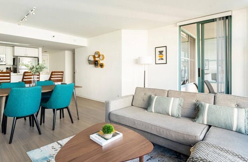 South Beach Apartment | Stylish 2BR Near Embarcadero & Caltrain w/ Gym