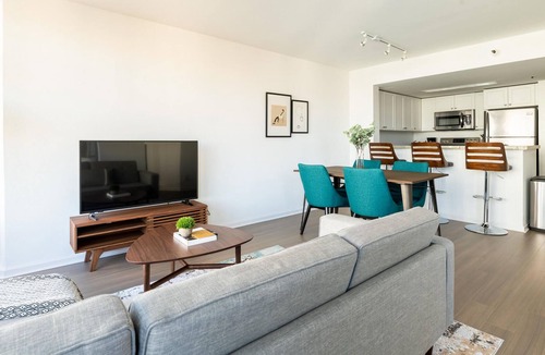 South Beach Apartment | Stylish 2BR Near Embarcadero & Caltrain w/ Gym