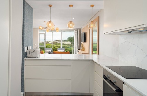Bloubergstrand Apartment | Stylish 3 Bedroom Apartment on Dolphin Beach