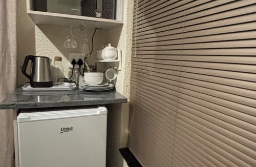 Kempton Park Cabin | Stylish and modern 4 private bedrooms with 4 private bathrooms with WiFi