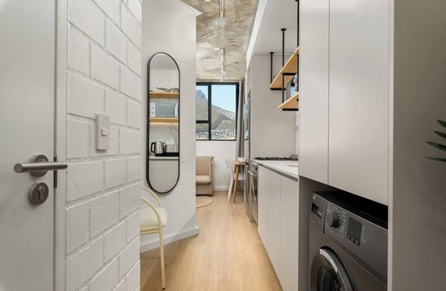 Three Anchor Bay Apartment | Stylish Apartment with Balcony and Rooftop Pool