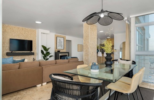 Bloubergstrand Apartment | Stylish Blouberg Retreat with Stunning Views