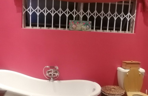 Valhalla Bed & Breakfast | Stylish & comfortable. Close to golf course, shopping & hiking