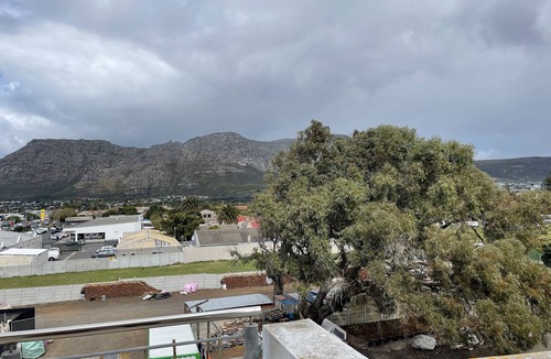 Kalk Bay Apartment | Stylish & Convenient Apartment 304