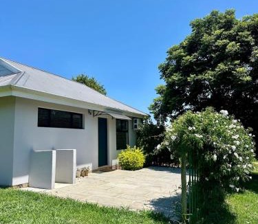 Merrivale Apartment | Stylish Cottage on secure estate