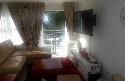 Rondebosch Apartment | Stylish Gem - The Rondebosh