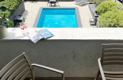 Green Point Apartment | Stylish Green Point Apartment with Pool Access