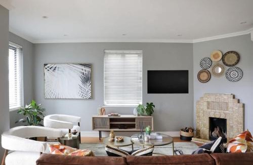 Green Point Apartment | Stylish Green Point Apartment with Pool Access