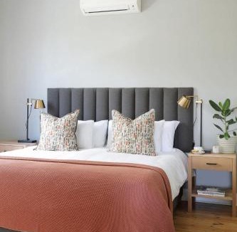 Green Point Apartment | Stylish Green Point Apartment with Pool Access