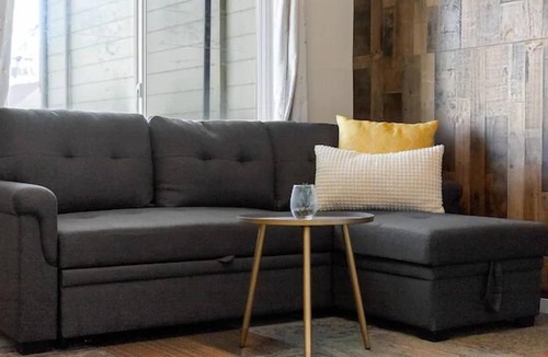 Downtown Apartment | Stylish Green n Gold 2BR 1Bath Apartment