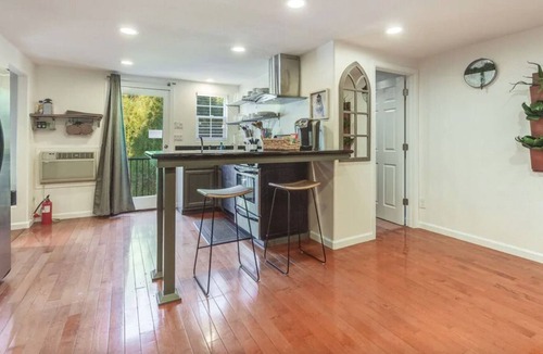Gilroy House | STYLISH- GUEST HOUSE ON A BEAUTIFUL ESTATE