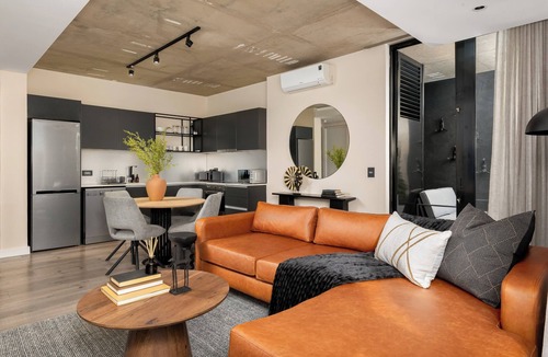 Cape Town City Centre Apartment | Stylish Light and Bright Apartment | De Waterkant