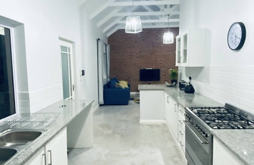 Durban North Apartment | Stylish Loft-style Apartment - Close to all the Action
