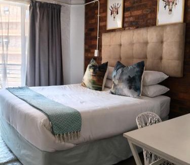 Downtown Johannesburg Apartment | Stylish Modern Apartment in the heart of Maboneng, Free Wifi and Netflix