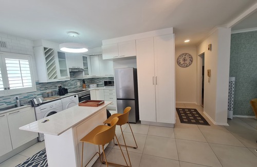 Sea Point Apartment | Stylish Modern apartment in Sea Point, the heart of Cape Town.