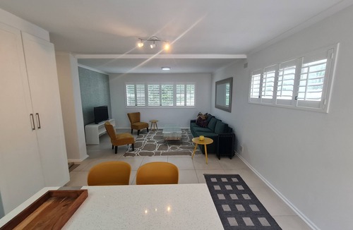 Sea Point Apartment | Stylish Modern apartment in Sea Point, the heart of Cape Town.