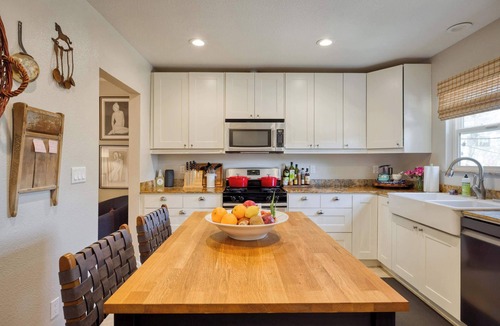 Napa House | Stylish Retreat. Grand Private Yard. Fire Pit. A/C