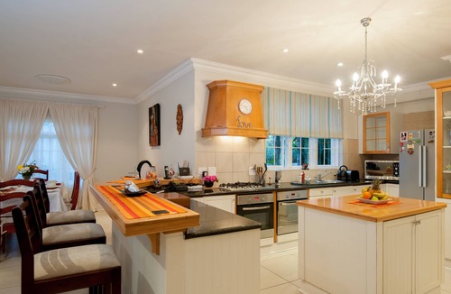 Durban North Bed & Breakfast | SugarBird Room at The Brother's Guest House Durban North