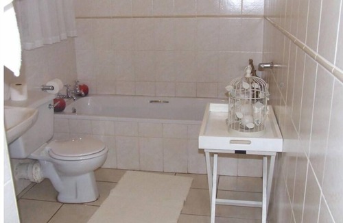 Kempton Park Bed & Breakfast | Suite 5-Doves Nest Guest House-Bed and Breakfast