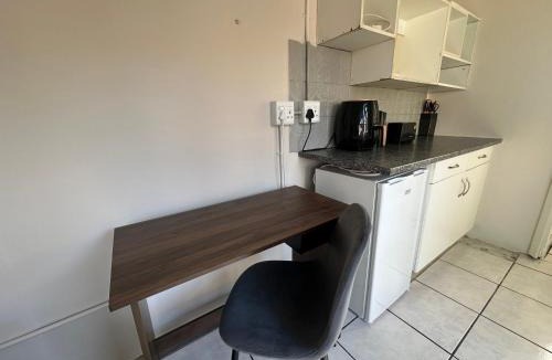 Parow North Apartment | Suite Dreams Cute Studio Flat