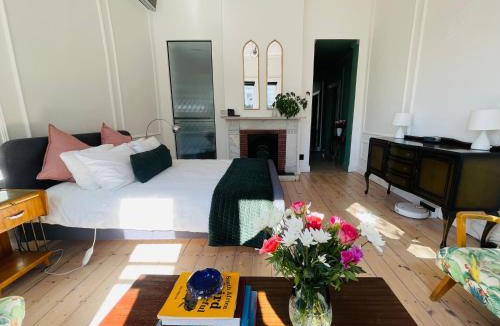 Cape Town City Centre House | Suite Martinique at Slivington Manor