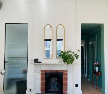 Cape Town City Centre House | Suite Martinique at Slivington Manor