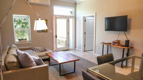 Kelseyville House | Suites On Main