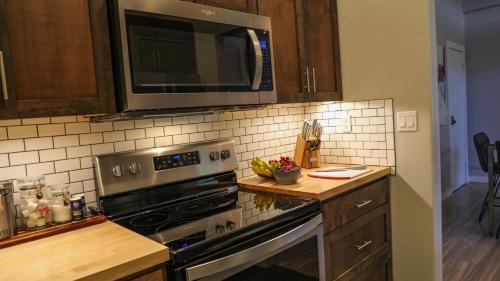 Kelseyville House | Suites On Main