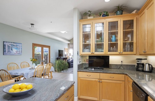 Opal Cliffs House | SUMMERTIME FUN @ 26TH AVE BEACH HOUSE HOT TUB, GARDEN, FAMILY FRIENDLY