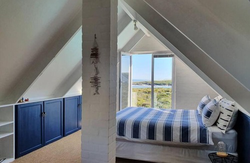 Grotto Bay House | Sunbird House