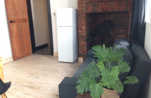 Cape Town Apartment | Sunlit 1 bedroom apartment near Old Biscuit Mill in edgy Woodstock Cape Town