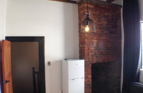 Cape Town Apartment | Sunlit 1 bedroom apartment near Old Biscuit Mill in edgy Woodstock Cape Town