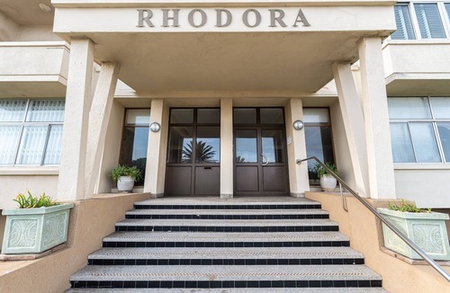Mouille Point Apartment | Sunny and Warm Apartment | Great Location | DSTV