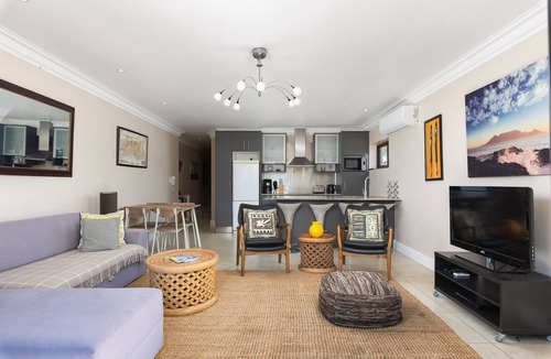Sea Point Apartment | Sunny Sea Point Apartment with Private Balcony