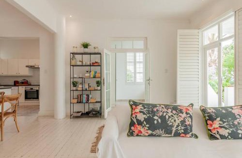 Sea Point Apartment | Sunny Sea Point Stay with Ocean Views and No Outages