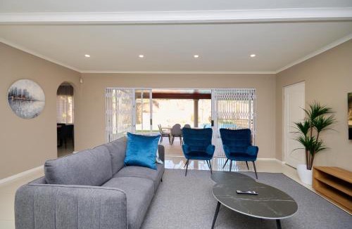 Waterkloof Glen Villa | Sunny villa with pool and garden