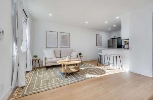 Sunnyvale West House | Sunnyvale 1BR w Parking Fast WiFi Work-Ready