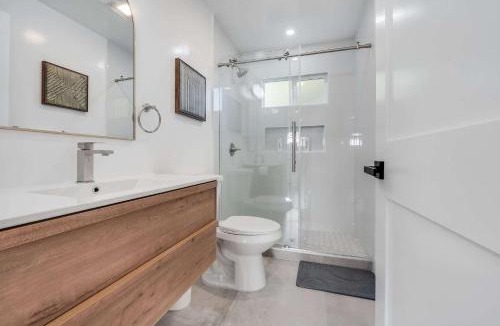 Sunnyvale West House | Sunnyvale 1BR w Parking Fast WiFi Work-Ready