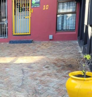 Bloubergstrand Hostel | Sunset beach backpackers