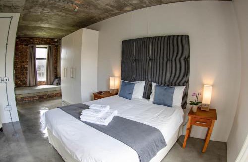 Sunset Beach Villa | Sunset Mansion, Cape Town - Rooftop Pool Villa - Walk to Beach, Mountain Views!