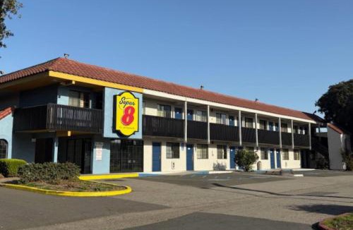Petaluma Hotel | Super 8 by Wyndham Petaluma