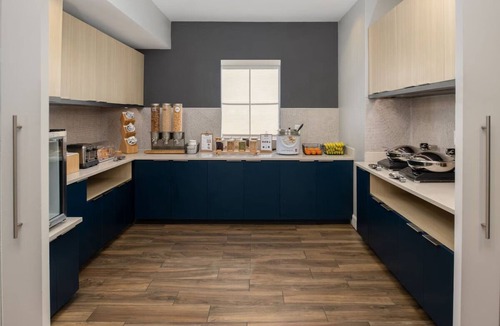 Downtown Hotel | Super Bowl Stay at Town Place Suites Campbell Studio Queen Bed with Kitchen